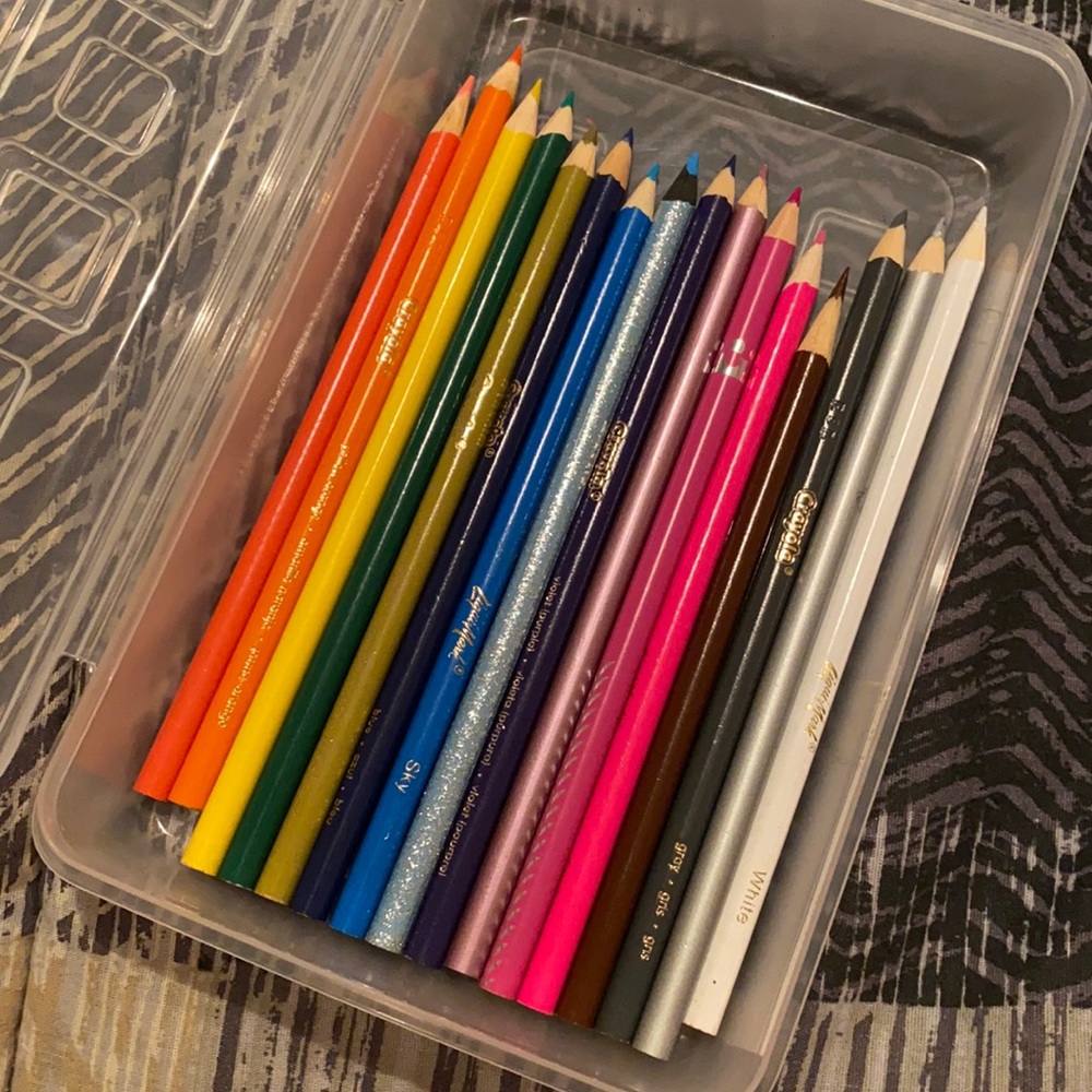 Colored pencils (pencil box included)